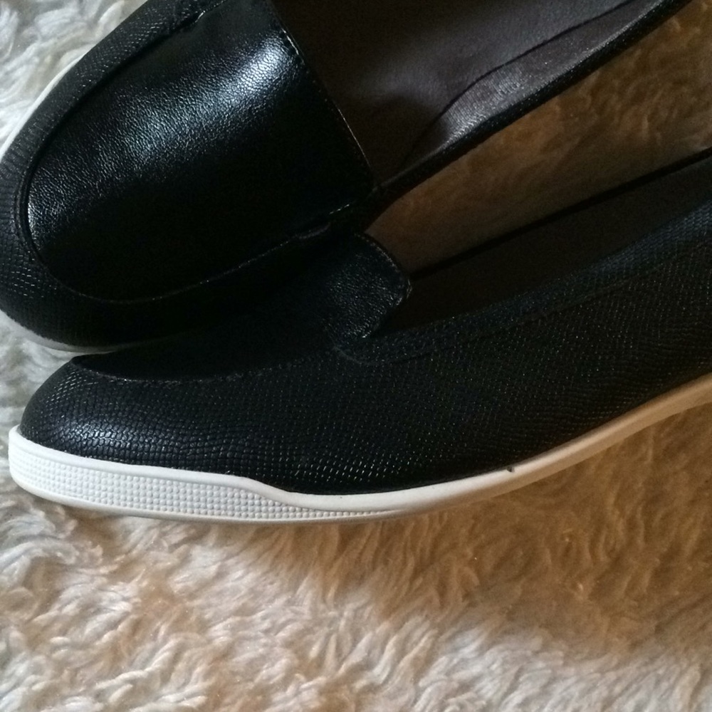 Life Stride vegan snake loafer